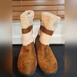 Cozy Tan Shearling Women's Boots